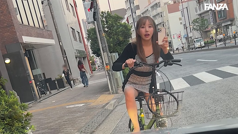 逆走自転車ギャル1